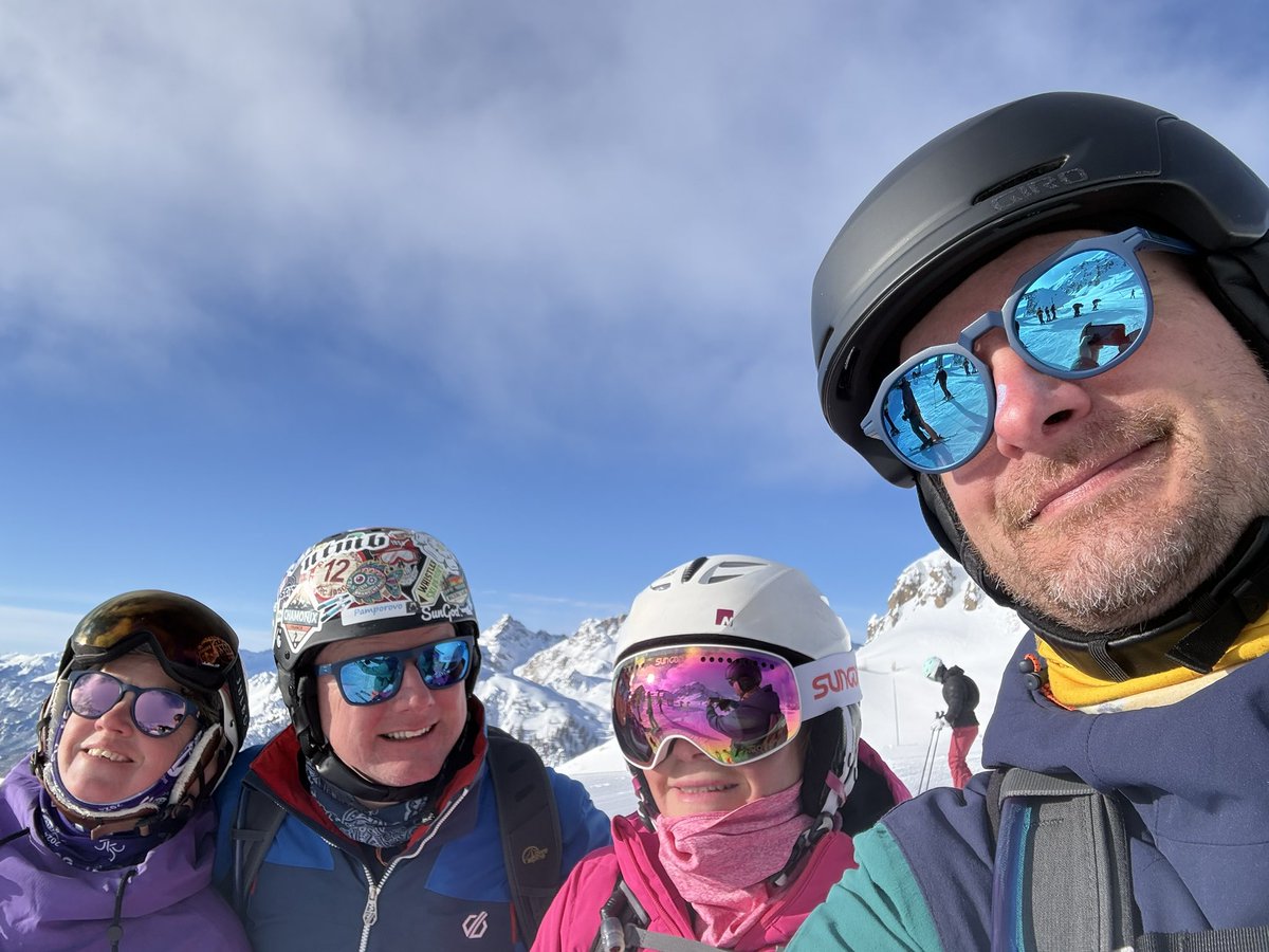 the_flying_pig's tweet photo. Spreading the word in Serre Chevalier. Blue sky powder day. Beautiful. 

#sungodselfie

@we_are_sungod https://t.co/XIjXcMCDkc