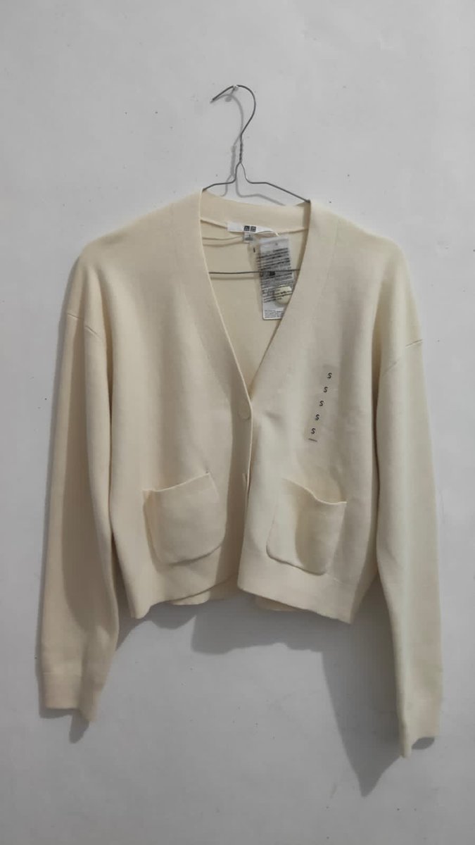 halo!
aku jual cardigan uniqlo size S, cardigannya baru banget blm pernah dipake samsek, masih ada tagnya, harga asli 499, aku jual 430 (belum termasuk ongkir ya).
#cardigan #uniqlo #zonajajan #zonauang #zonaba #jualbeli