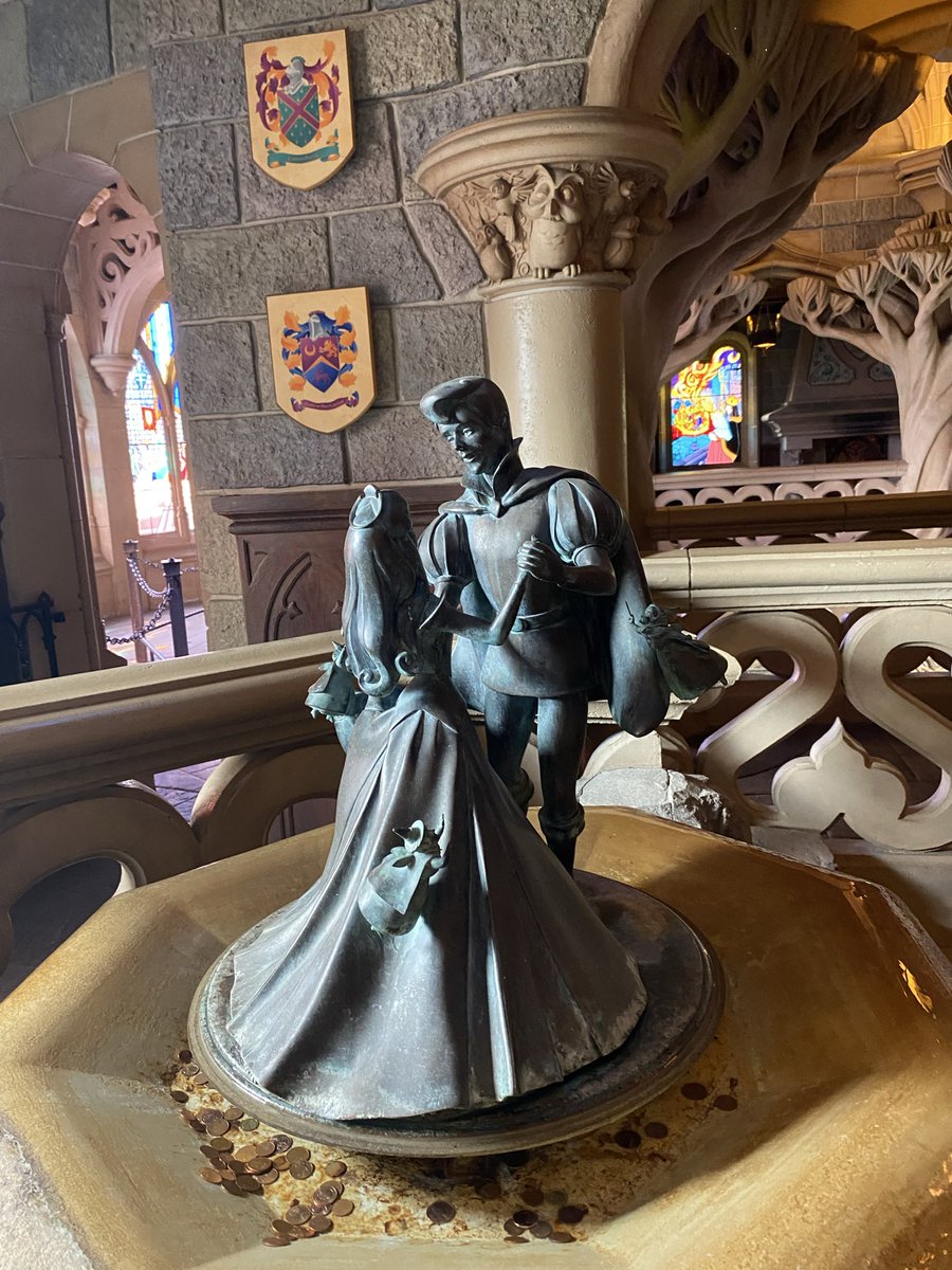 rauthasdune's tweet image. แล้วมีรูปปั้นด้วย คลาสสิคมากๆ ตอนแรกไม่รู้ด้วย เห็นคนขึ้นบันไดเลยขึ้นตามไปดู เกือบพลาด 😭