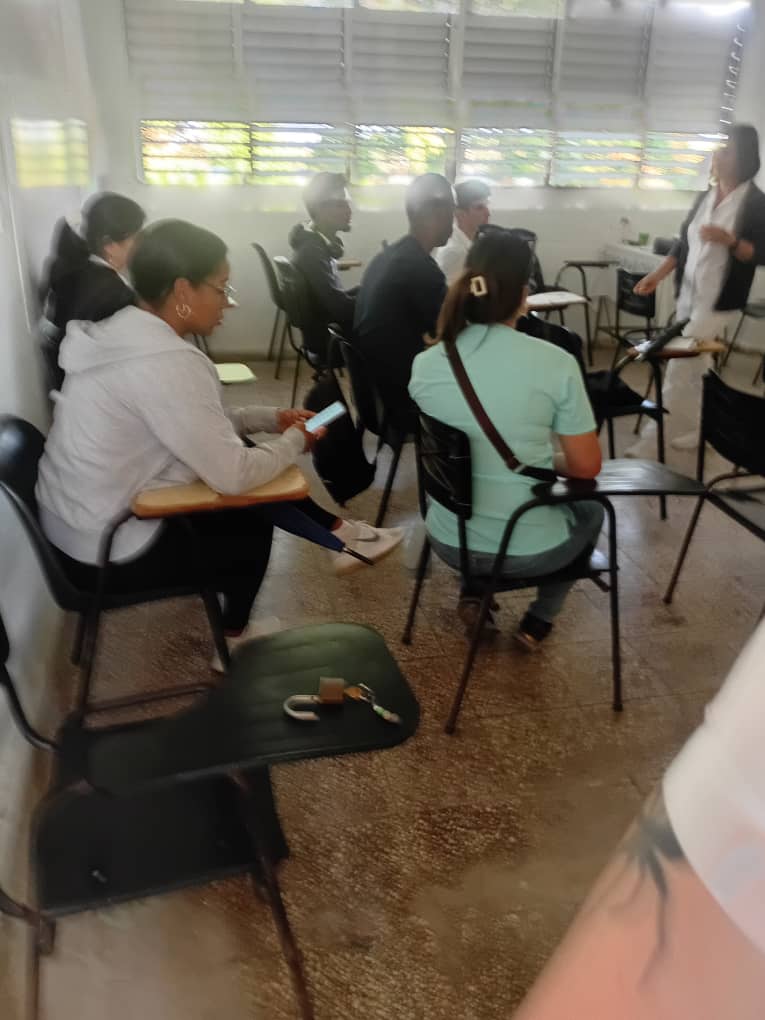 CalixtoOrozco's tweet photo. Estudiantes de medicina (@ucmvccu) participan en las tareas de impacto y realizan sus cursos planificados, y se  preparan para participar en controles de foco de enfermedades  trasmisibles en  #SantoDomingo, #VillClara.  #CubaPorLaVida #60deExcelencia #CrecerConLaExcelencia https://t.co/ftA7XnvcCP