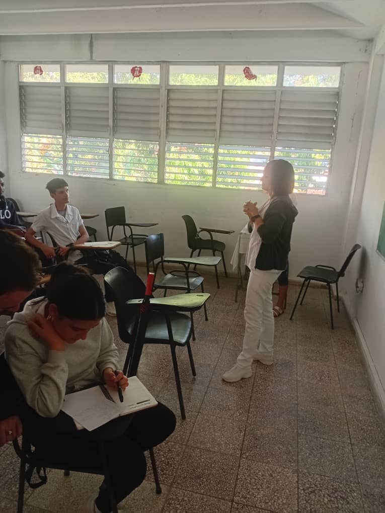 CalixtoOrozco's tweet photo. Estudiantes de medicina (@ucmvccu) participan en las tareas de impacto y realizan sus cursos planificados, y se  preparan para participar en controles de foco de enfermedades  trasmisibles en  #SantoDomingo, #VillClara.  #CubaPorLaVida #60deExcelencia #CrecerConLaExcelencia https://t.co/ftA7XnvcCP