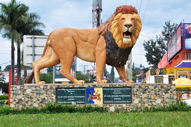 Hello Uganda 🇺🇬 
Live from Fortpotal tourism city where the breasts of saints turn into an adventure destination with the Nyakasharu falls lashing from the Rwenzori ranges. A must is a safari to this place. <a href="/JfredTourist/">JFred On Safari🇺🇬</a>