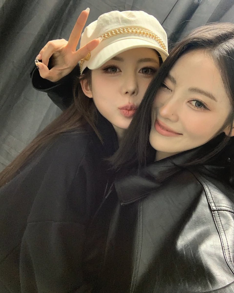 zipARTMS's tweet image. Jinsoul and tripleS 

#진솔 #JINSOUL #아르테미스 #ARTMS