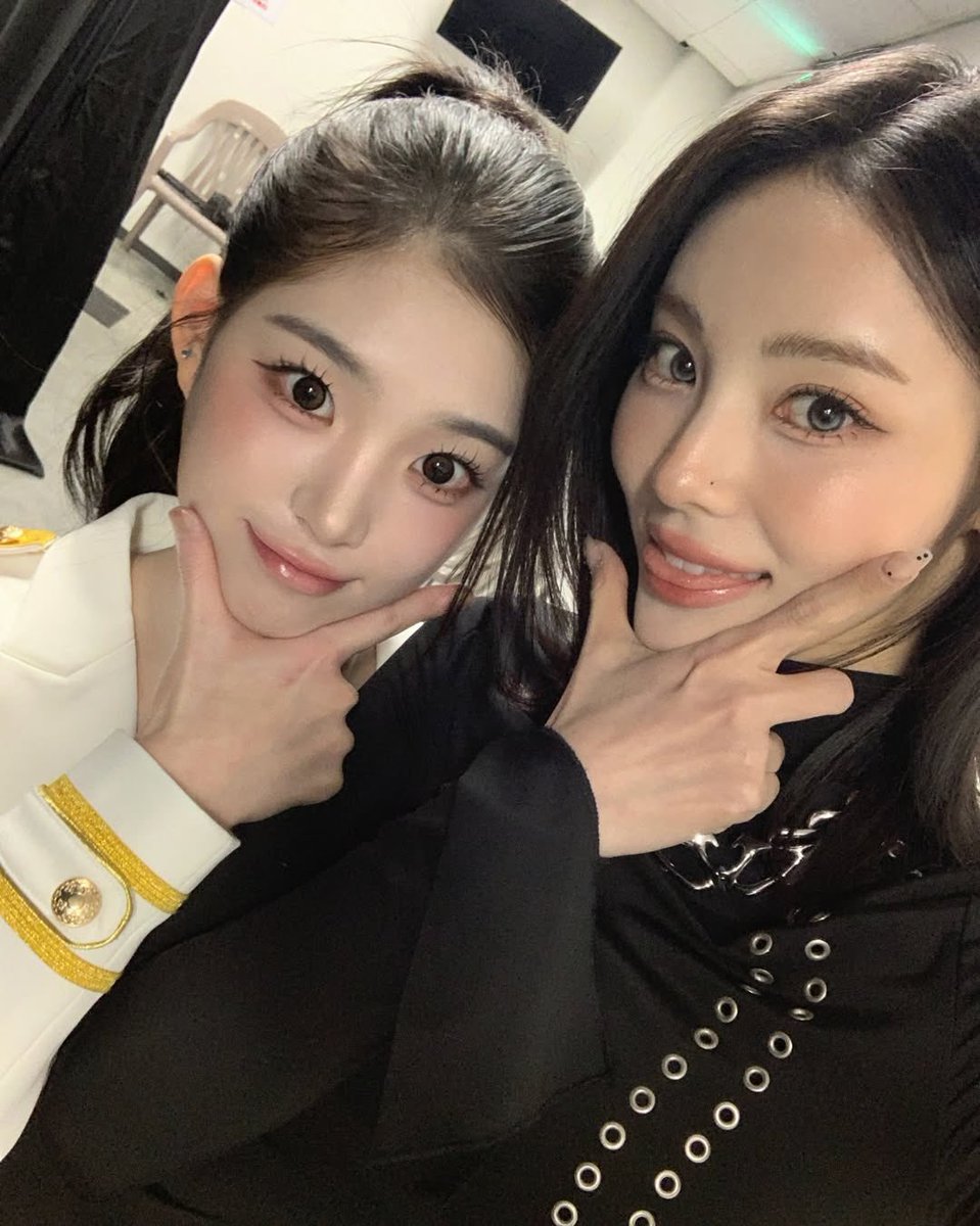 zipARTMS's tweet image. Jinsoul and tripleS 

#진솔 #JINSOUL #아르테미스 #ARTMS