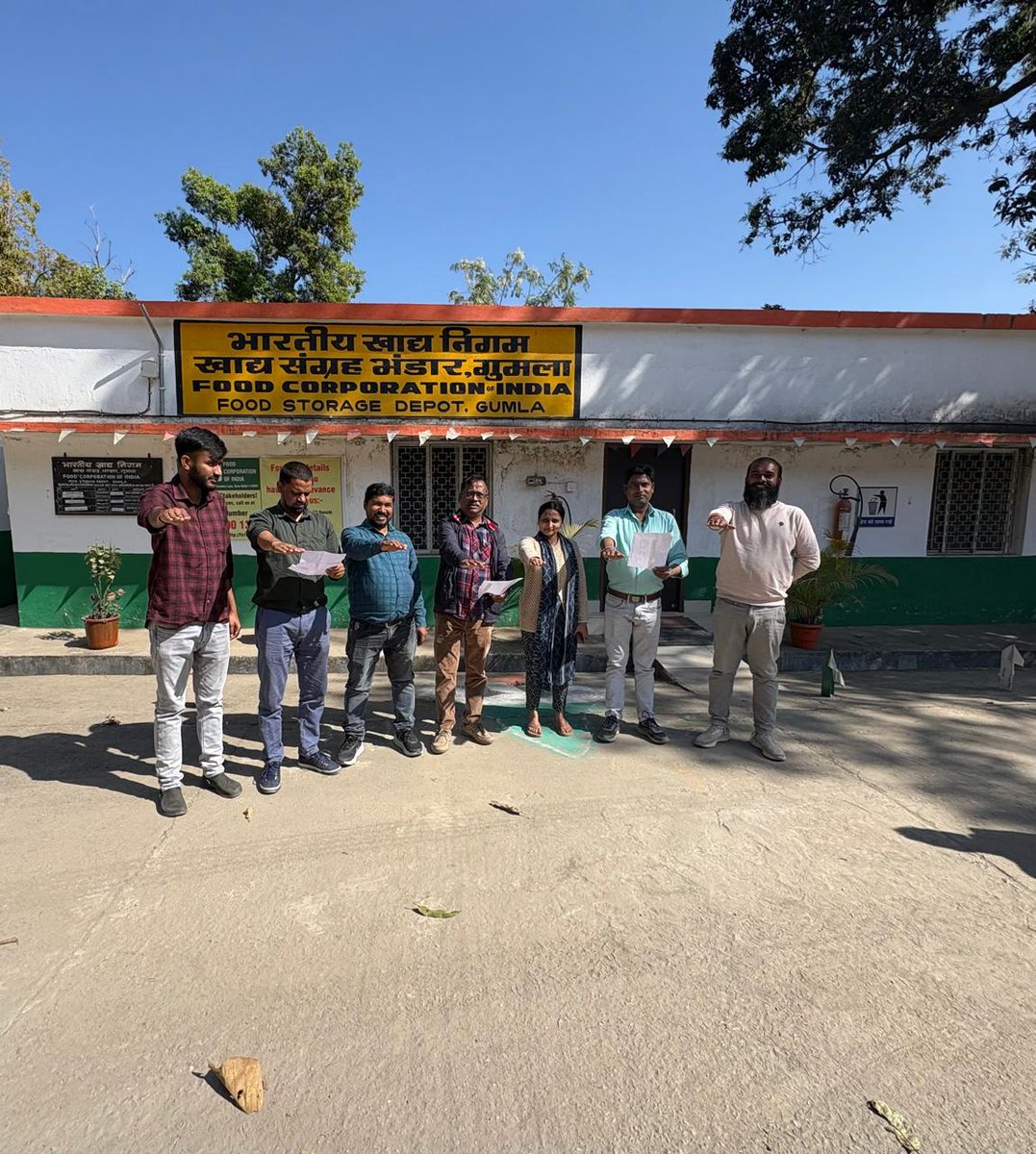 FciRanchi's tweet photo. भारतीय खाद्य निगम, मंडल कार्यालय, रांची, झारखण्ड में आज दिनांक 17.02.2026 को स्वच्छता पखवाड़ा के अंतर्गत कार्यालय के अधिकारियो एवं  कर्मचारियों द्वारा स्वच्छता की शपथ ली गई साथ ही मंडल कार्यालय, रांची के अधीनस्थ आगार के भी अधिकारियो एवं  कर्मचारियों द्वारा स्वच्छता की शपथ ली गई। https://t.co/5GrhelpC1d