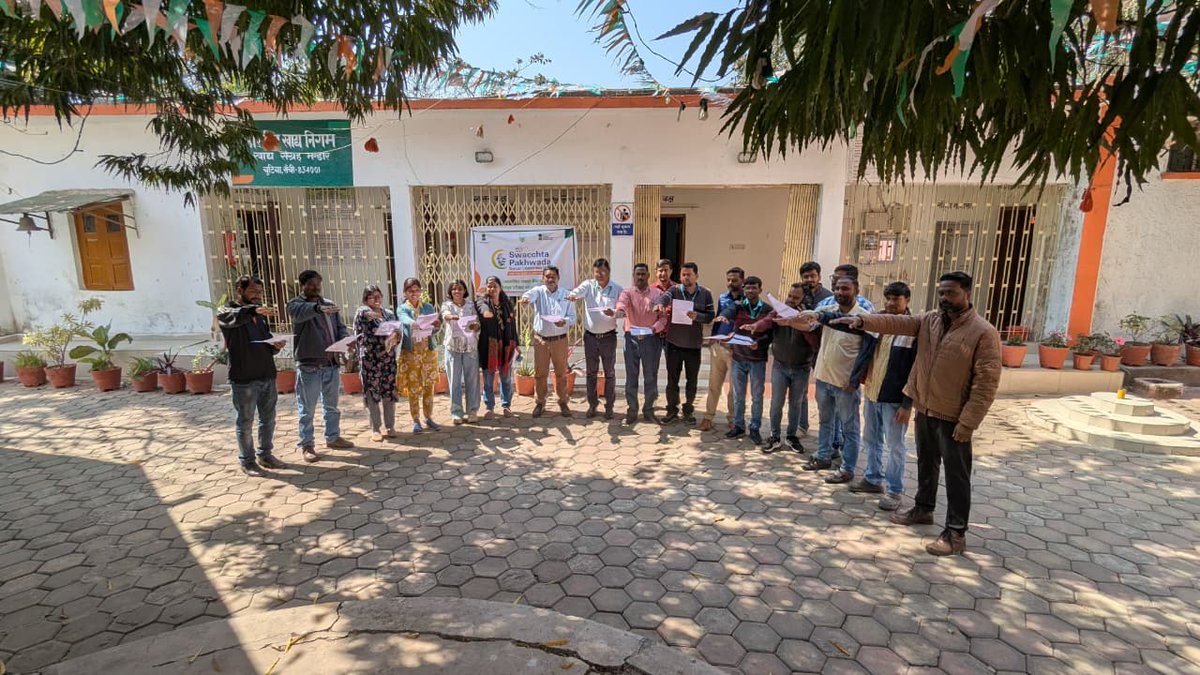 FciRanchi's tweet photo. भारतीय खाद्य निगम, मंडल कार्यालय, रांची, झारखण्ड में आज दिनांक 17.02.2026 को स्वच्छता पखवाड़ा के अंतर्गत कार्यालय के अधिकारियो एवं  कर्मचारियों द्वारा स्वच्छता की शपथ ली गई साथ ही मंडल कार्यालय, रांची के अधीनस्थ आगार के भी अधिकारियो एवं  कर्मचारियों द्वारा स्वच्छता की शपथ ली गई। https://t.co/5GrhelpC1d