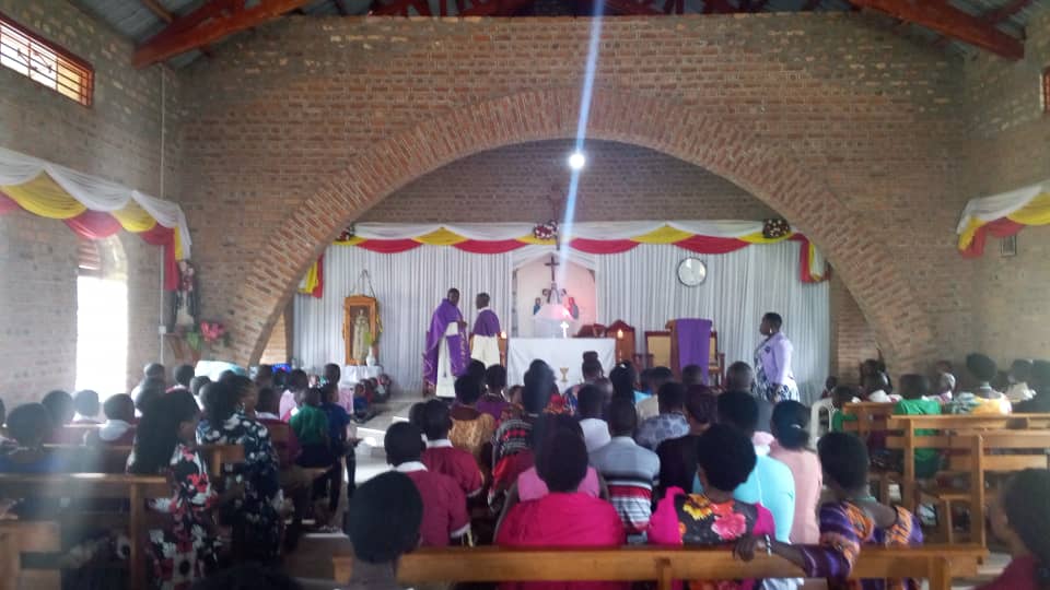 HunterFm38268's tweet photo. #UPDATE || BUSHENYI. Catholics gathered at Kitwe Catholic Church Center in Kitwe Rwentuha Bushenyi for Ash Wednesday Mass, led by Rev. Fr. Niwagira Venensio . The start of Lent, a season of fasting, prayer, and reflection . #Lent2026 #AshWednesday #courtesyphoto #Ngabirano https://t.co/7YtMjoGc0D