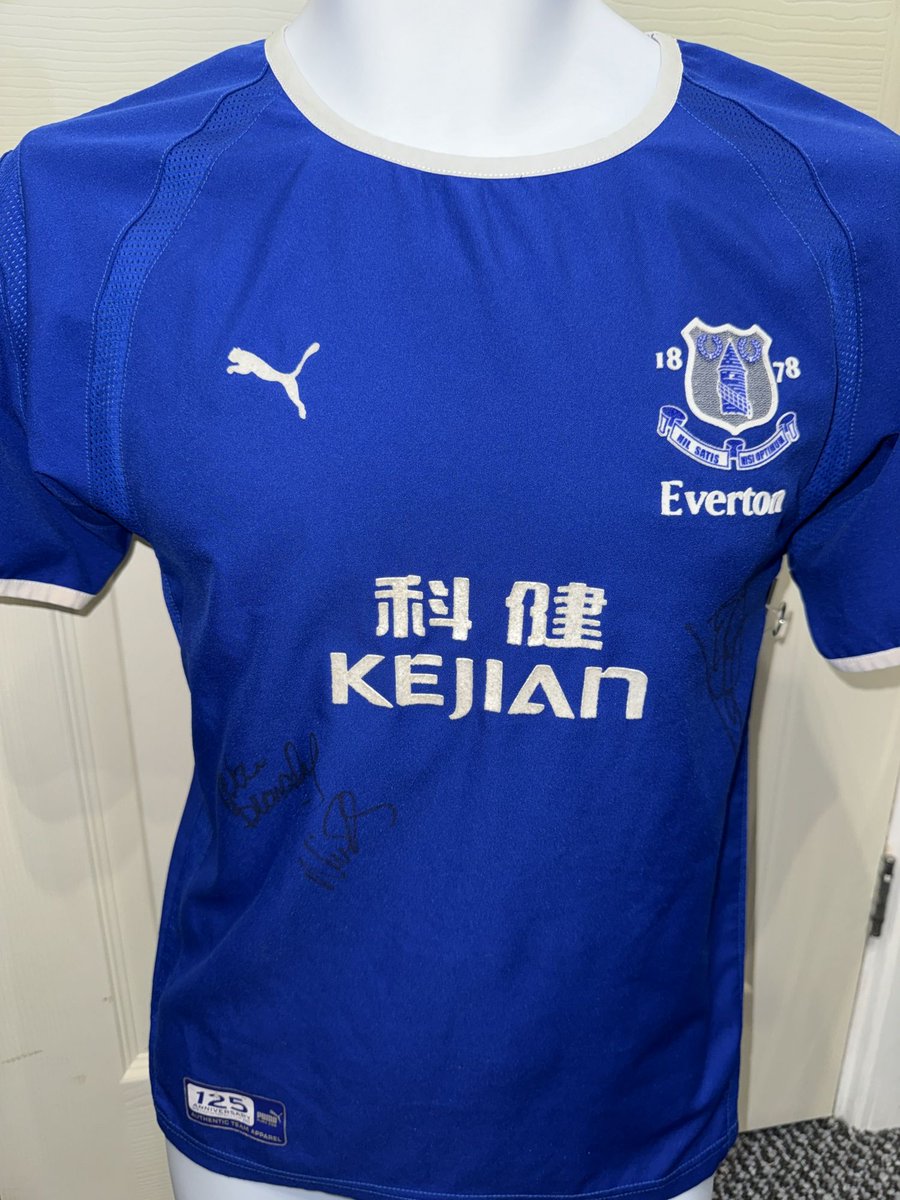 ItsSignedMemorabilia tweet media