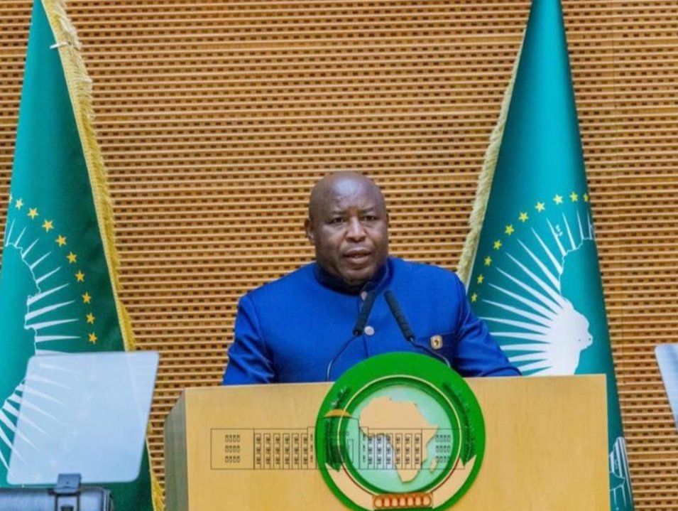FaithNtako65514's tweet photo. #Recadrage : Comment @SugiraMireille peut-elle qualifier le président burundais @GeneralNeva de « chasseur de Banyamulenges » alors que le Burundi abrite beaucoup plus de Banyamulenges que le Rwanda ?
Dans le quartier #Ngagara à Bujumbura, ils vivent comme à Mulenge. 🤣🤣🤣 https://t.co/nXyunc4wVl