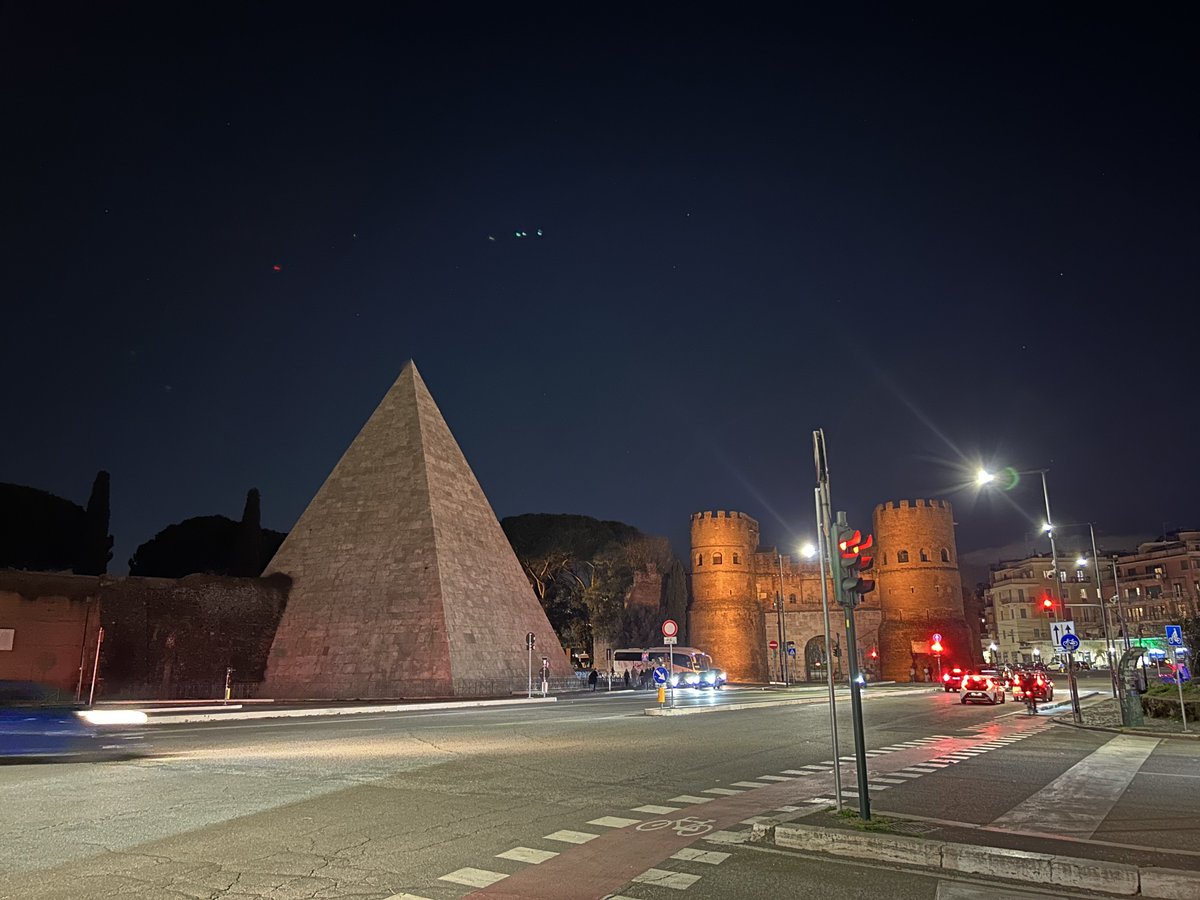 timelessflo's tweet image. Piramide Cestia 🌙