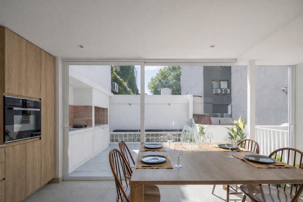 xxidergisi's tweet photo. OADD Arquitectos tarafından tasarlanan PH Loreto, Buenos Aires’in Colegiales semtinde yer alan tipik bir PH (Propiedad Horizontal) konutunun kapsamlı dönüşümünü ele alıyor.
https://t.co/gq0uknHC8T
#konut #yenileme #arjantin #buenosaires #mimarlık #tasarım #içmekan #merdiven https://t.co/xqokBKI9BK