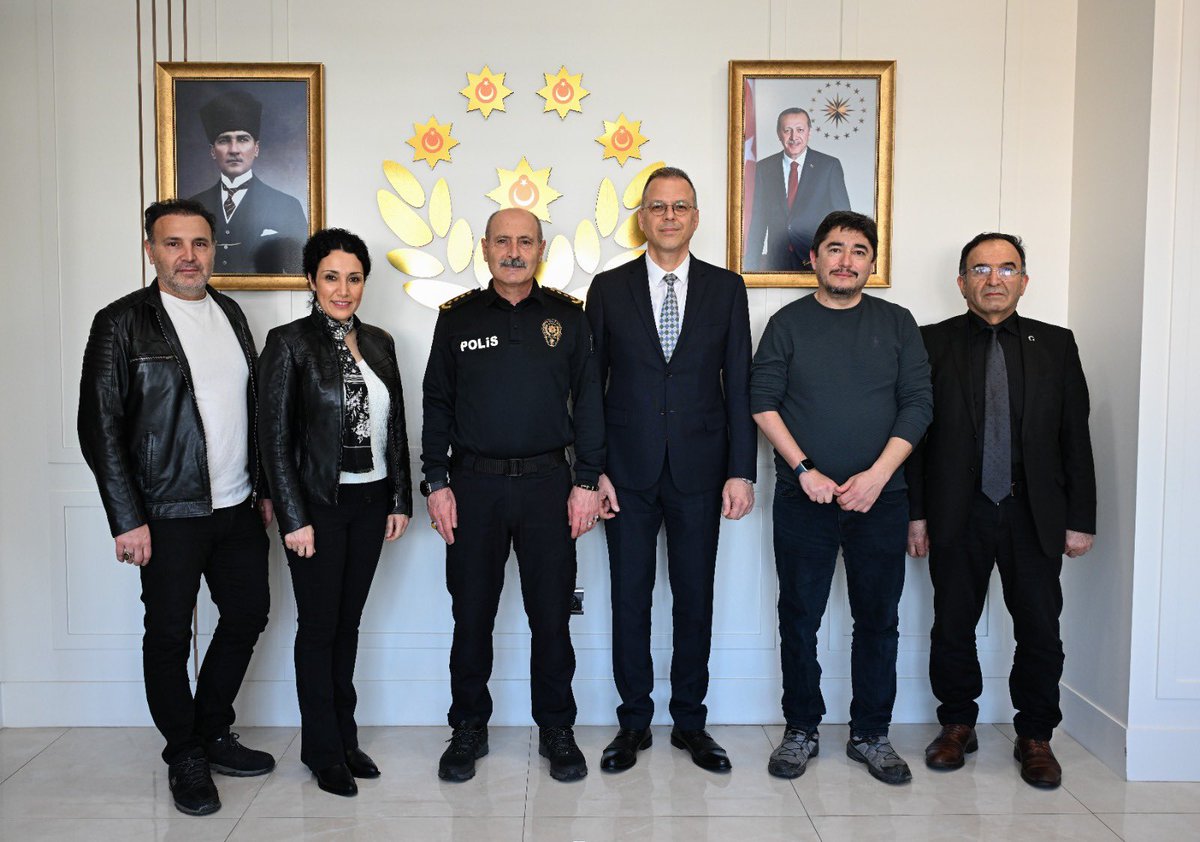 Akdeniz Üniversitesi Güzel Sanatlar Fakültesi Dekanı Sn. Prof. Dr. Semih BÜYÜKKOL, Geleneksel Türk Sanatları Bölüm Başkanı Sn. Doç. Dr. Ömer ZAİMOĞLU, Dekan Yardımcıları Sn. Doç. Dr. Kezban SÖNMEZ ve Sn. Doç. Dr. Umut KAYAPINAR ile Fakülte Sekreteri Sn. Uğur ÜLKER’e nazik