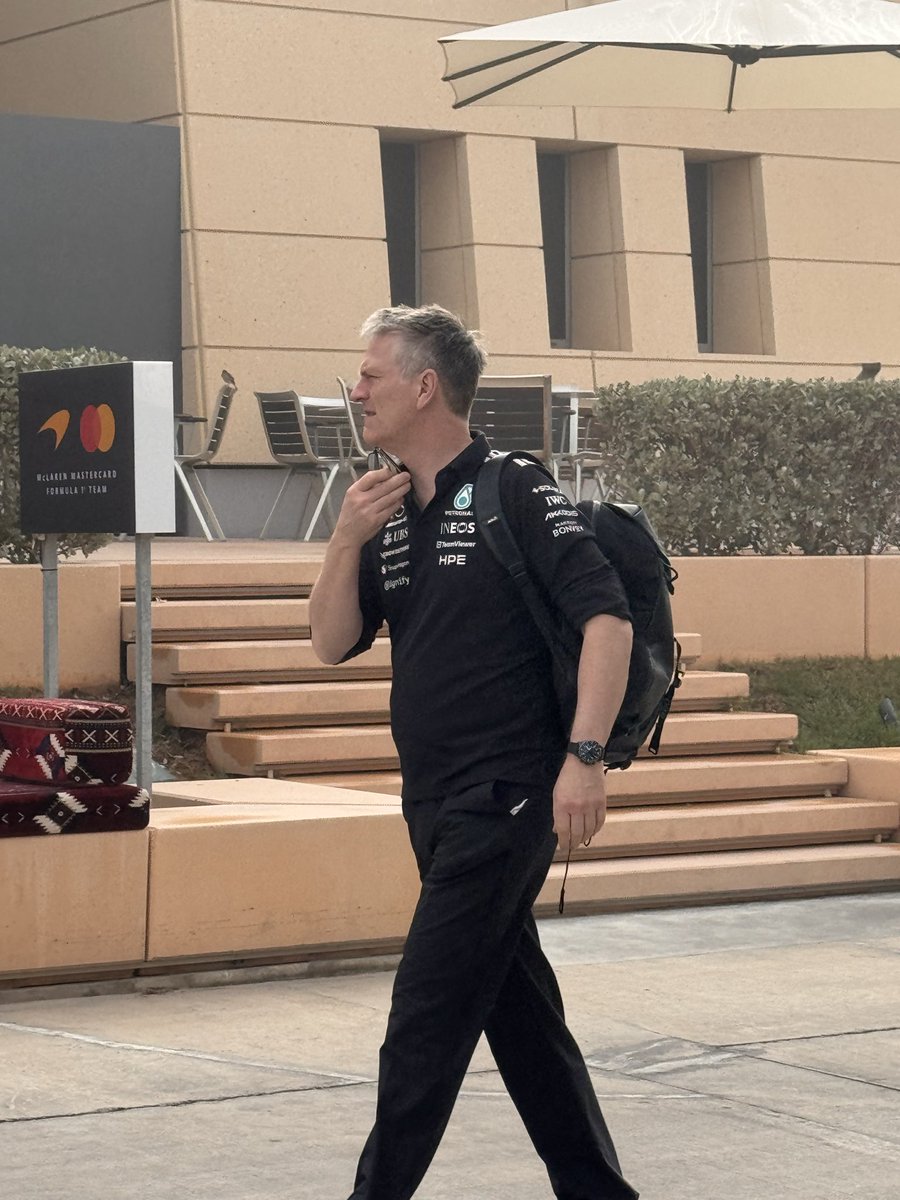 UntoldSpace028's tweet image. किमी अब पैडॉक में पहुंच गए हैं 😎

जेम्स भी आ गए 👊

#F1 #Paddock #KimiRaikkonen #JamesHunt