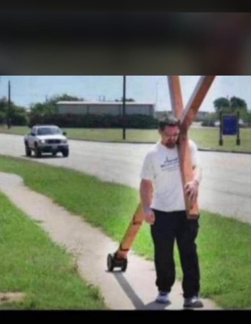 HumanLoadin's tweet image. Everybody go carry ein own cross buh use wisdom carry your own

No say i no tell you o