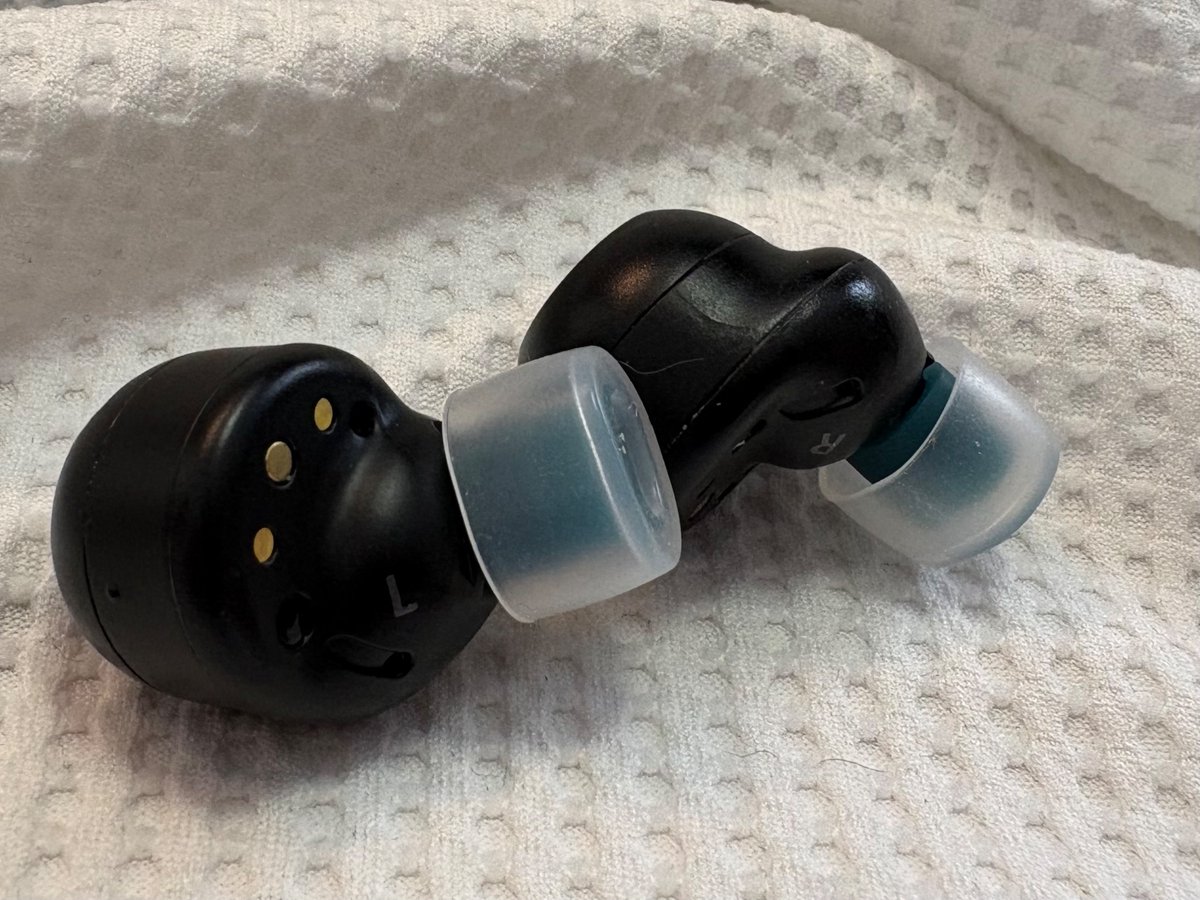 Technics EAH-AZ100 と AVIOT TE-ZX1-PNK のイヤピをMADOO MDX30に変更