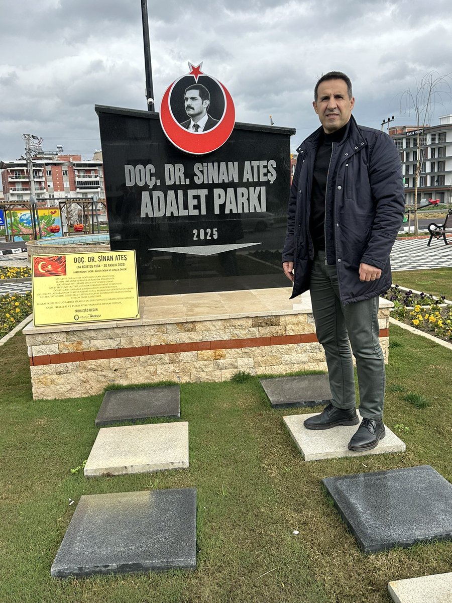 Salihli halkı istemiş Salihli Belediyesi de  “ona sahip çıkmayan vatana sahip çıkar mı?” düşüncesiyle gerekeni yapmış. 
Duam şudur ki; Mevlam, Sinan Ateş’in katillerini ve bunda katkısı olan her kim varsa hepsini kahrı perişan eylediğini Türk Milletine göstersin.