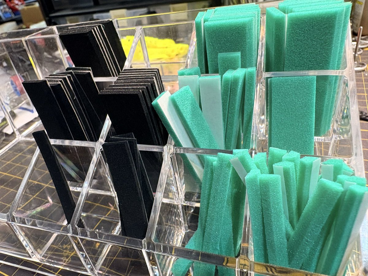 ブレーキ内職
勢いあまって黒ブレーキもカットしてしまったけど、使わないんだよな〜w
黒ブレーキをフロントで使ってる人いるのだろうか？🧐