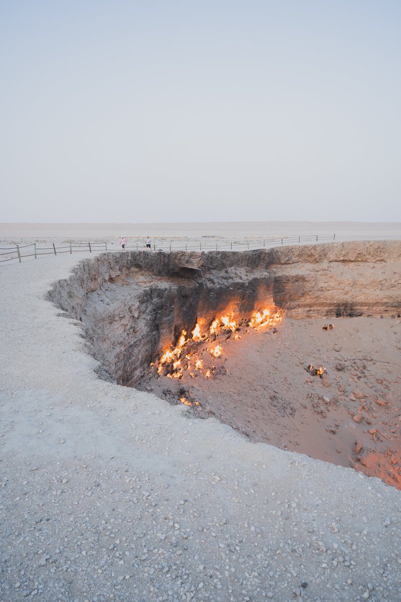 トルクメニスタン 🇹🇲の地獄の門とも呼ばれる巨大なガスクレーター
