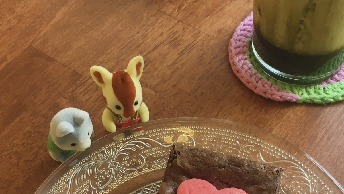 검은 고양이와 행운 브라우니