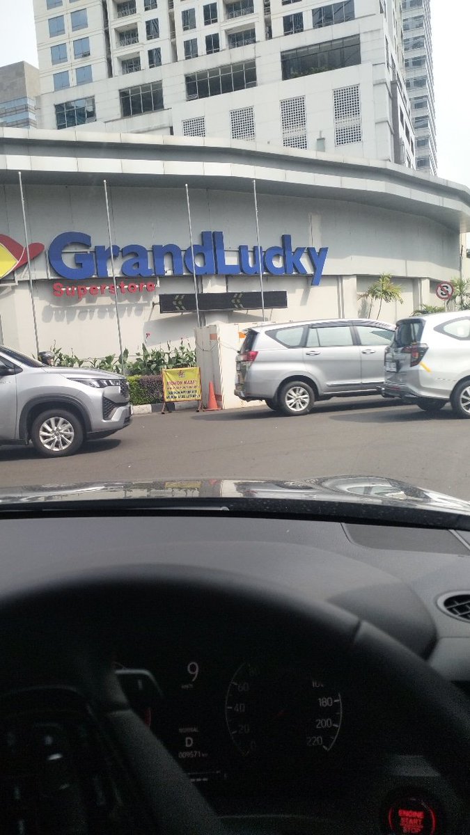 gestaltzerf4ll's tweet photo. Letsgoooo!!! Kapan lagi ya kan balik ngantor jam segini... https://t.co/0aeAYjykeQ