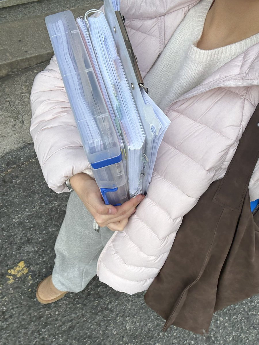 digksus's tweet photo. 목걸이 끼고 싶다. 반지끼고 싶다. 네일하고싶다. 퇴사하고 싶다. https://t.co/9U2lKcS8zJ