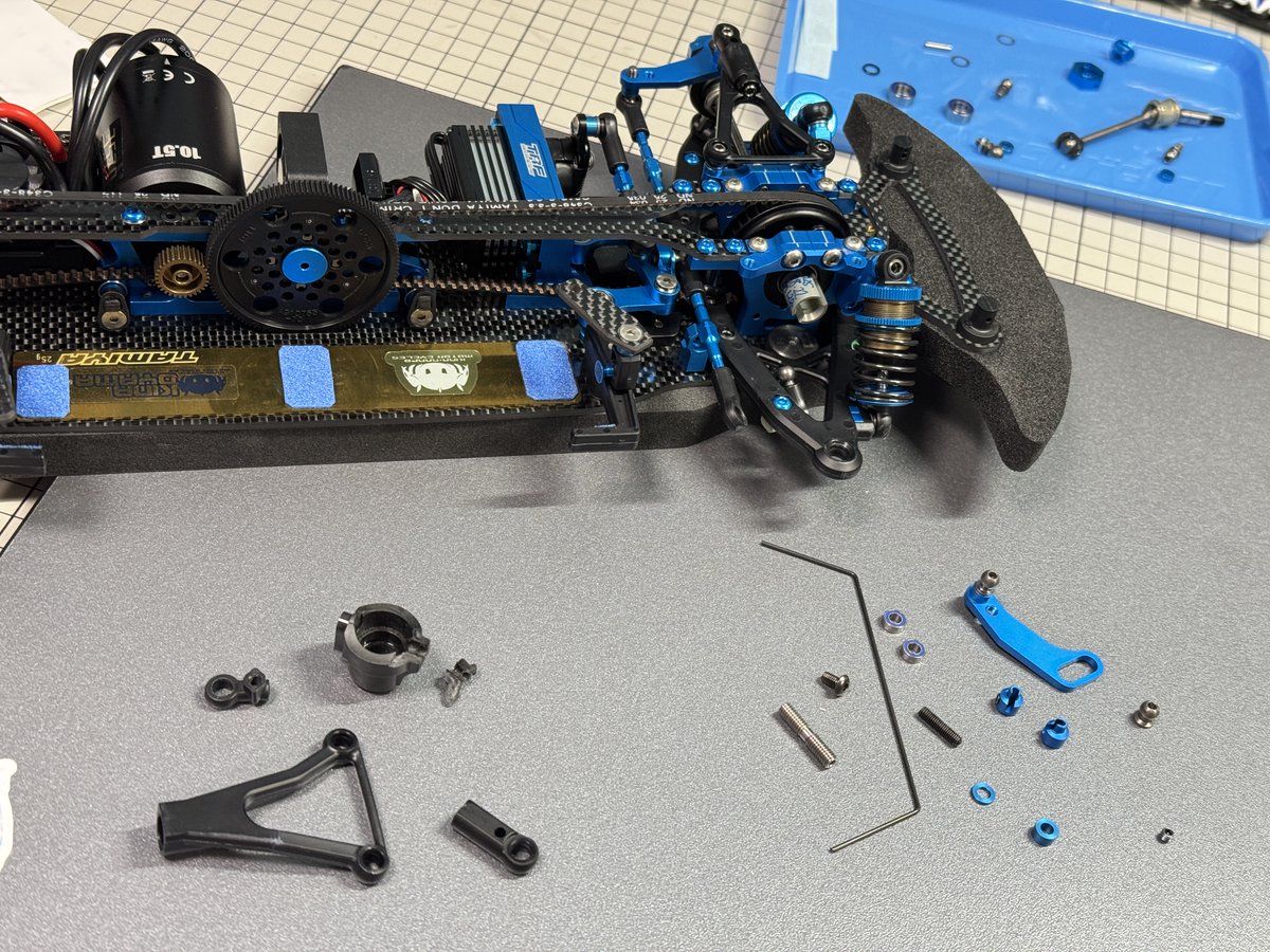 今朝の破損リザルト 右前アッパーアームとアップライトとスタビエンド