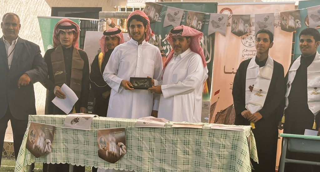 ajialschools's tweet photo. ترسيخًا للقيم وحفاظًا على الإرث التاريخي
 احتفال #يوم_التأسيس 
ثانوية أجيال الخفجي الثانوية https://t.co/7M6fBTilEE