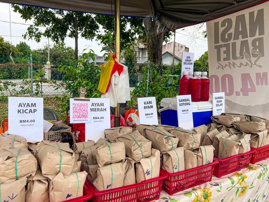 NurulShima_3's tweet photo. Nasi Bajet Shima:
Buka jam 3.30petang-6.30petang

📍Depan Surau Al-Falah, Sek 6, Kota Damansara
📍Bazar Ramadan Sek 11 (dekat NSK), Kota Damansara
📍Bazar Ramadan Kg Sg Penchala, Tttdi KL

*slot infaq berbuka puasa dah dibuka

Selamat Menyambut Ramadan semua 🫰😊 https://t.co/5bQT9UYO4V