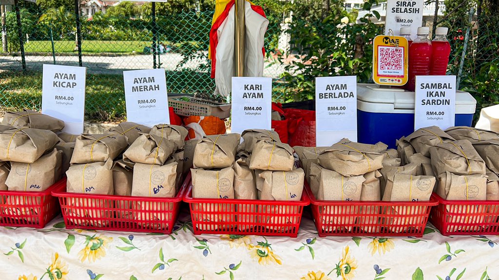 NurulShima_3's tweet photo. Nasi Bajet Shima:
Buka jam 3.30petang-6.30petang

📍Depan Surau Al-Falah, Sek 6, Kota Damansara
📍Bazar Ramadan Sek 11 (dekat NSK), Kota Damansara
📍Bazar Ramadan Kg Sg Penchala, Tttdi KL

*slot infaq berbuka puasa dah dibuka

Selamat Menyambut Ramadan semua 🫰😊 https://t.co/5bQT9UYO4V