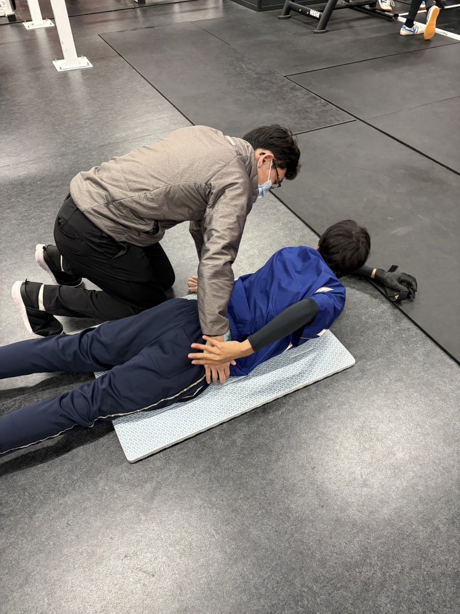 【帯同見学】
トレーナーとしてチームに帯同している様子をメンバーが見学！
今回は見学だけではなく、選手へのメディカルサポートも行いました！

お互いがお互いを高め合うチームです！