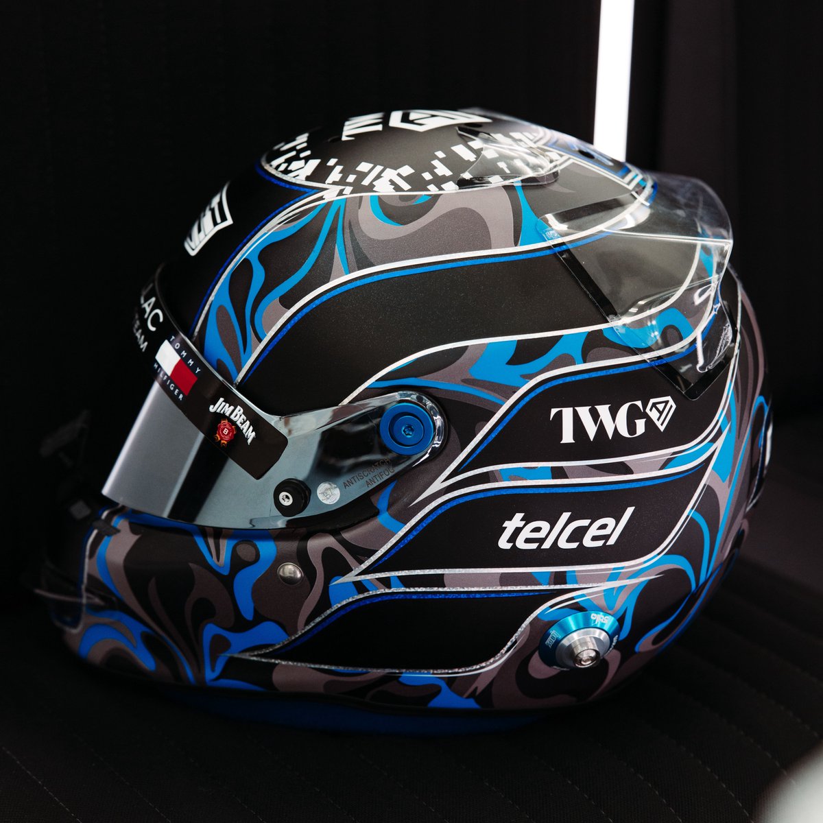 ValtteriBottas's tweet photo. 🖤💙🖤

Detailed look of my 2026 @StiloOfficial helmet designed by @tiffanycromwell - what do you all think? https://t.co/5YiAeS3Fxl