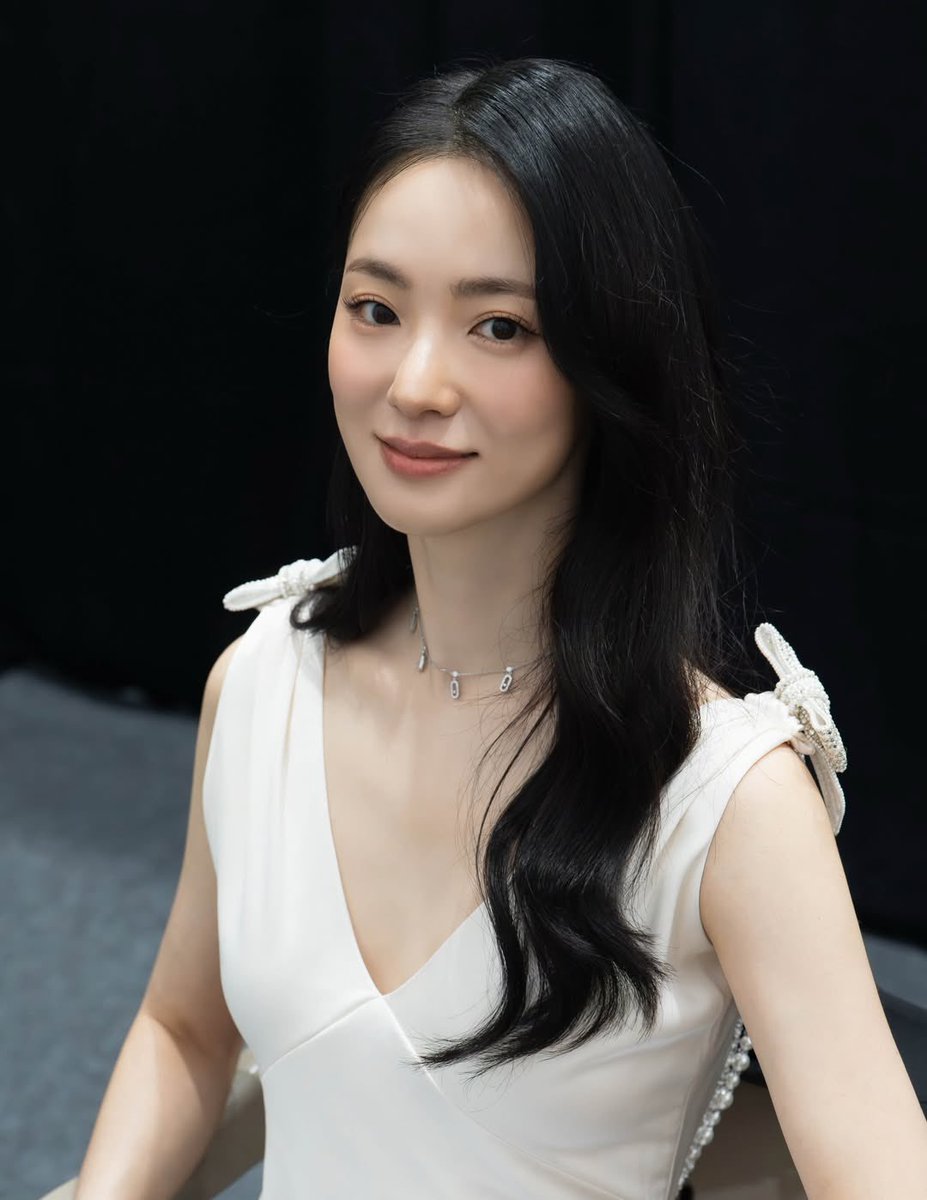 jeon yeobeen universe tweet media