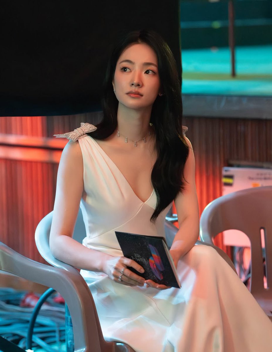 jeon yeobeen universe tweet media