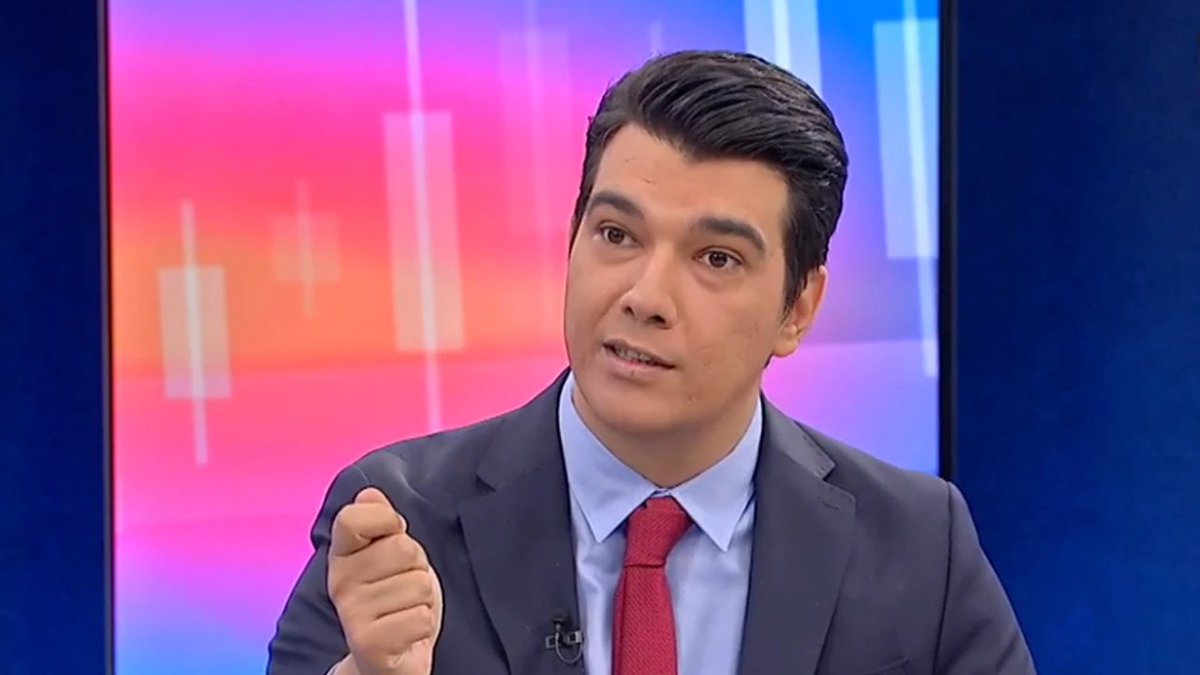 Ozan Gündoğdu:

"Önümüzdeki 25 yıl boyunca devletin kasasına girecek geliri, peşin para karşılığı iskontoyla özel kesime devretmek gayet iyi hareket midir?

Eğer öyleyse, vergi dairelerini de özelleştirelim. 10 yıllık vergi hasılatını satalım bir sermayedara, o toplasın