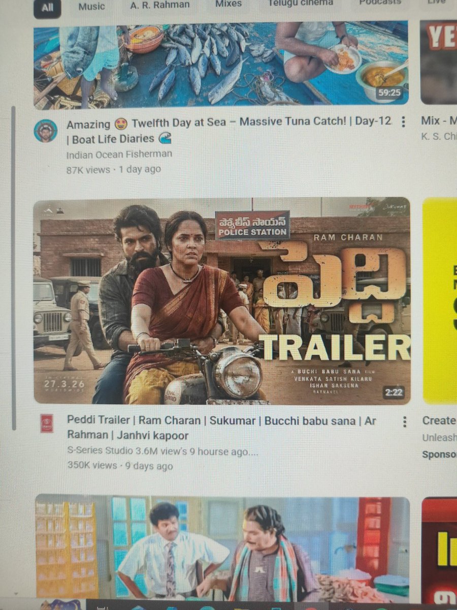 bdcreddy's tweet photo. Arey Veedevado kani Gattigane vadukunnadu ra T Series Logoni Andulo gorrelu chudandi 🤣🤣 3.6 M view's entra Mari ila Vunnaru entra Nayana .... Adhi kuda 9 day's 🙊 nenu ayithe ah video chudale. @TSeries @PeddiMovieOffl @AlwaysRamCharan @BuchiBabuSana @anusuyakhasba https://t.co/sUi37Mk6dv