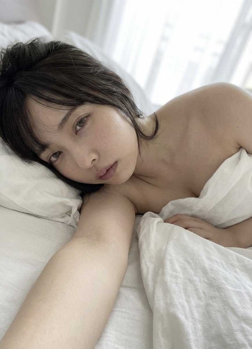 ねぇ、こっち見て？
#グラビア #ポートレート #自撮り界隈 #推してください #1mmでもいいなと思ったらいいね