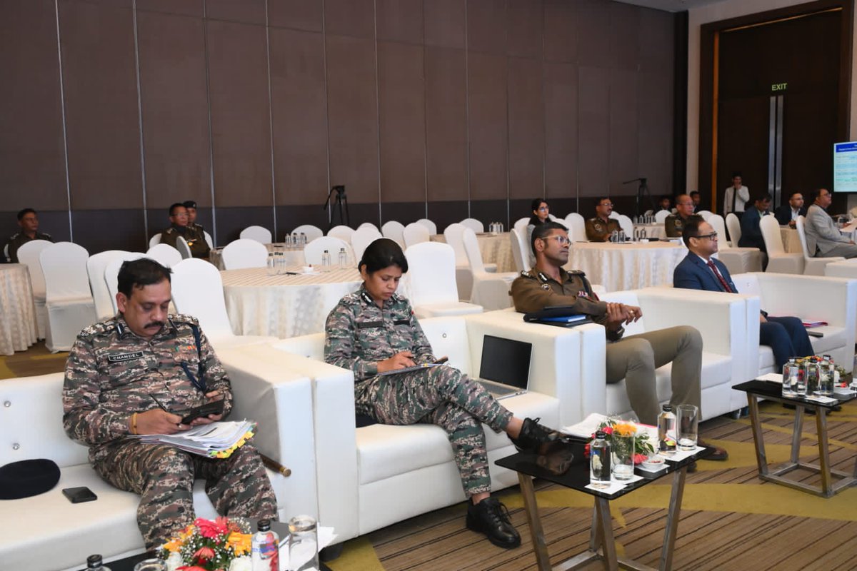 ceoassam62029's tweet photo. #ECI reviews preparedness for upcoming Assam Legislative Assembly Elections, 2026.

Images from the Commission’s review meeting with CEO Assam, SPNO and CAPF Nodal Officer.

1/2 https://t.co/K8iS2M0Sle