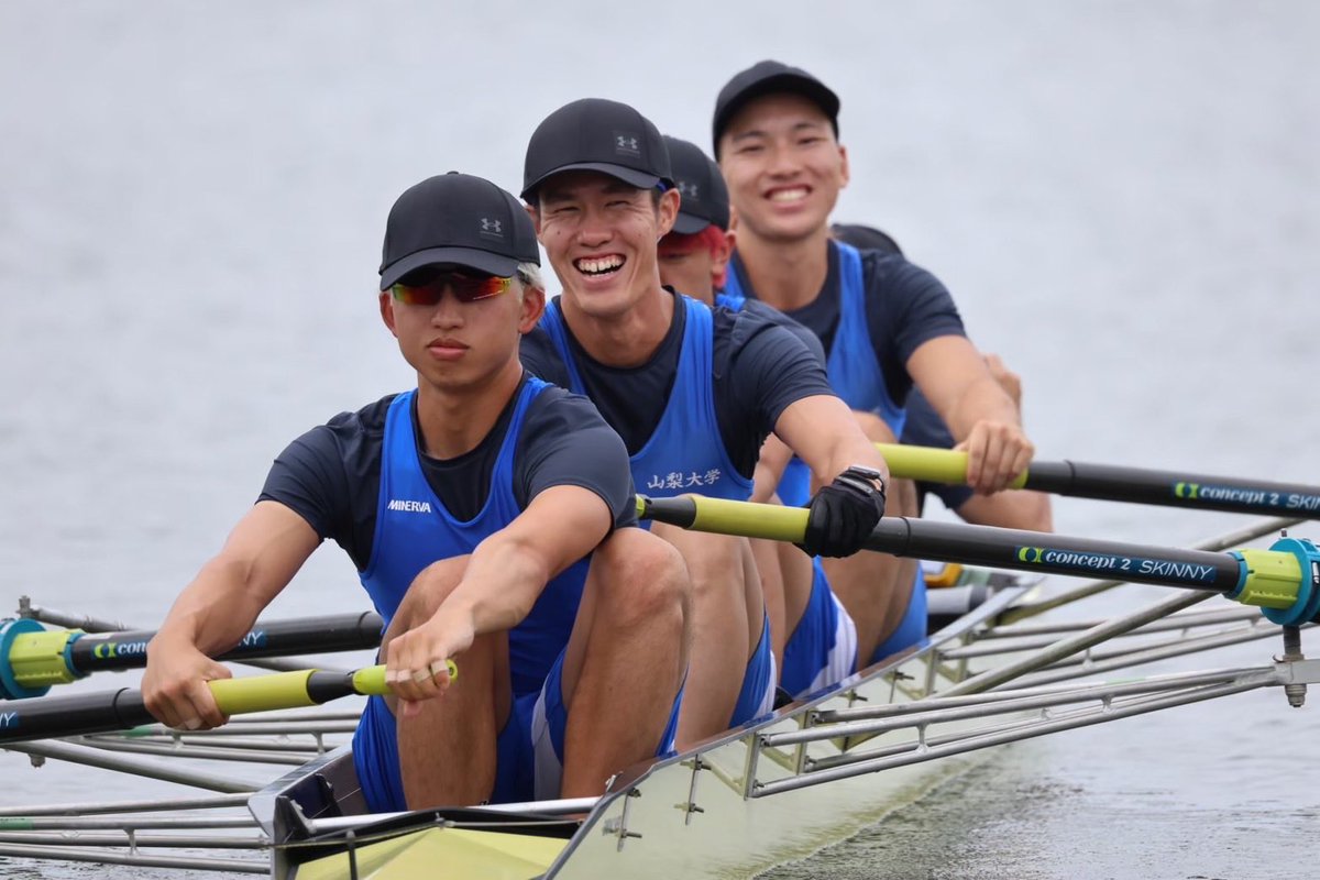 boatymurowing's tweet photo. 山梨大学医学部医学科・看護学科に合格した皆さんおめでとうございます㊗️

「日本一の山を背に水上を疾走できるのは世界で私たちだけ」

せっかくの大学生活、今しかできないことをやりませんか？
新歓で皆さんに会えること、楽しみにしてます🙌

#春から梨大#春から梨医 #新歓 #ローイング https://t.co/BDJ2SbZJDX