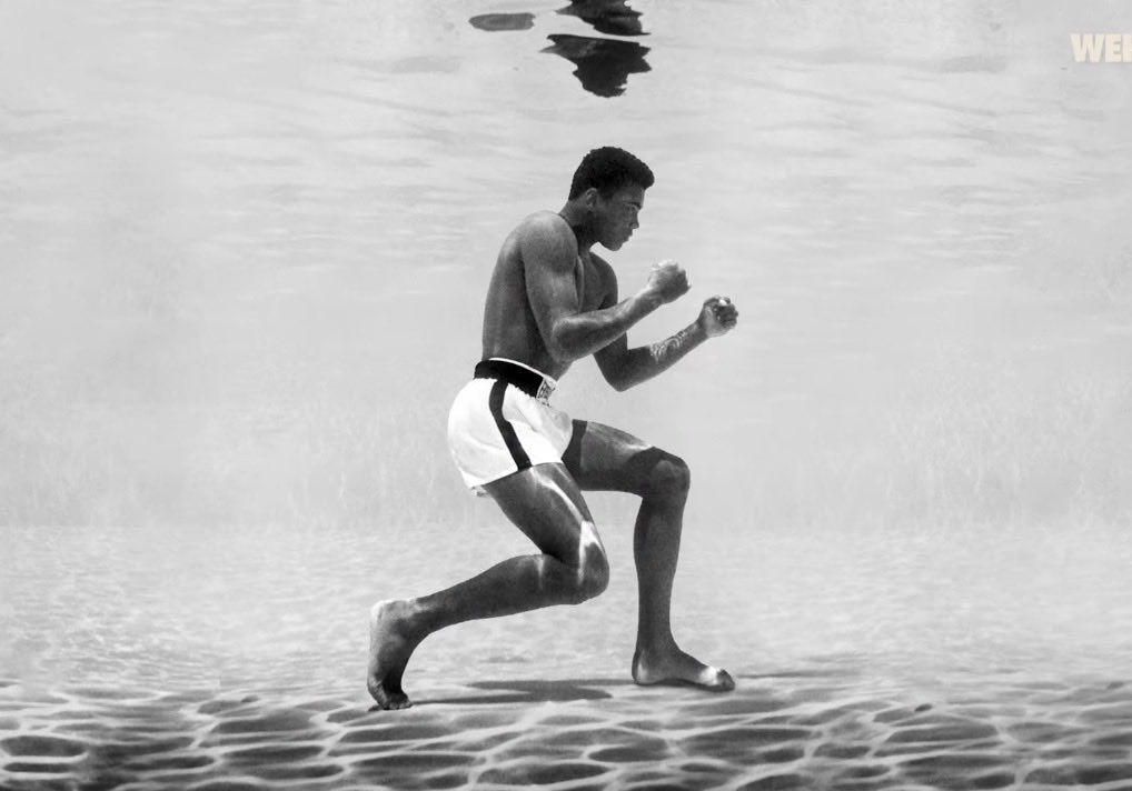 #Goodmorning .. Flip Schulke’s photographs of boxing legend Muhammad Ali standing in a swimming pool are probably some of the most impressive images of a sportsman in action ever taken. #Photography 📸 👉 sothebys.com/en/articles/ho…