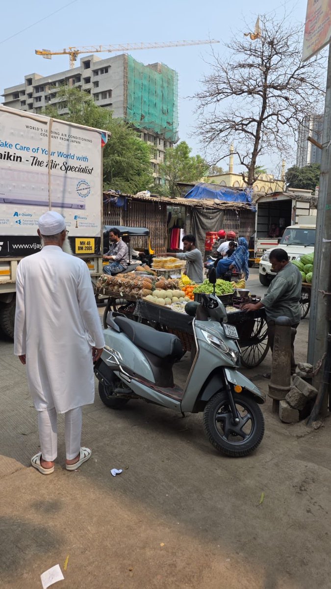 immitigable__'s tweet photo. Despite yesterdays residents of Vaishali nagar Jogeshwari West protesting in large numbers by taking in to the road which was also covered by media this is the condition today morning no action taken by @mybmc @CPMumbaiPolice you can see school bus stuck in traffic @mayor_mumbai https://t.co/iZQu7zjVFw