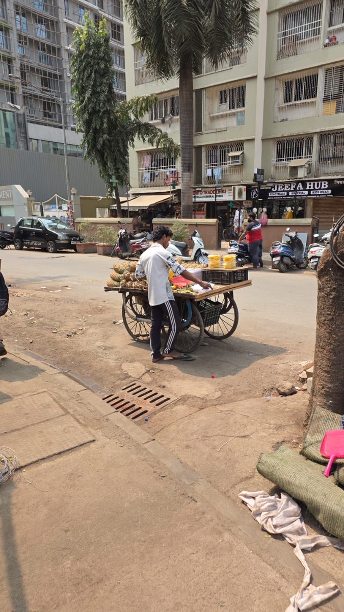 immitigable__'s tweet photo. Despite yesterdays residents of Vaishali nagar Jogeshwari West protesting in large numbers by taking in to the road which was also covered by media this is the condition today morning no action taken by @mybmc @CPMumbaiPolice you can see school bus stuck in traffic @mayor_mumbai https://t.co/iZQu7zjVFw