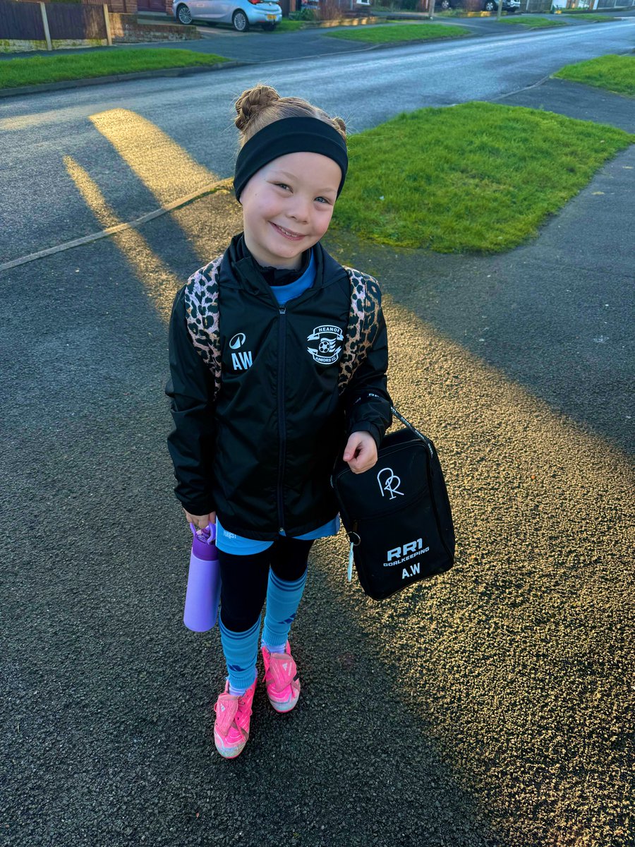 Lisa Wainwright tweet media