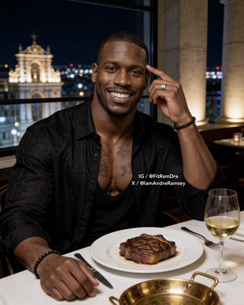 <a href="/BigDamnShawn/">Shawn 🪬</a> Cleavage, huh? 26y 6’6” 266-lbs Who Is #AndreRamsey?