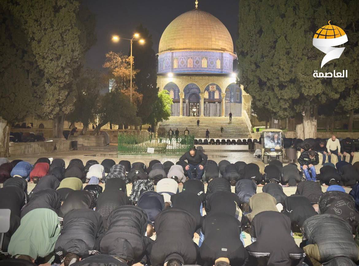 *#قدس*
هزاران فلسطینی اولین نماز تراویح شان را در مسجد مبارک الاقصی اقامه کردند.😭😭