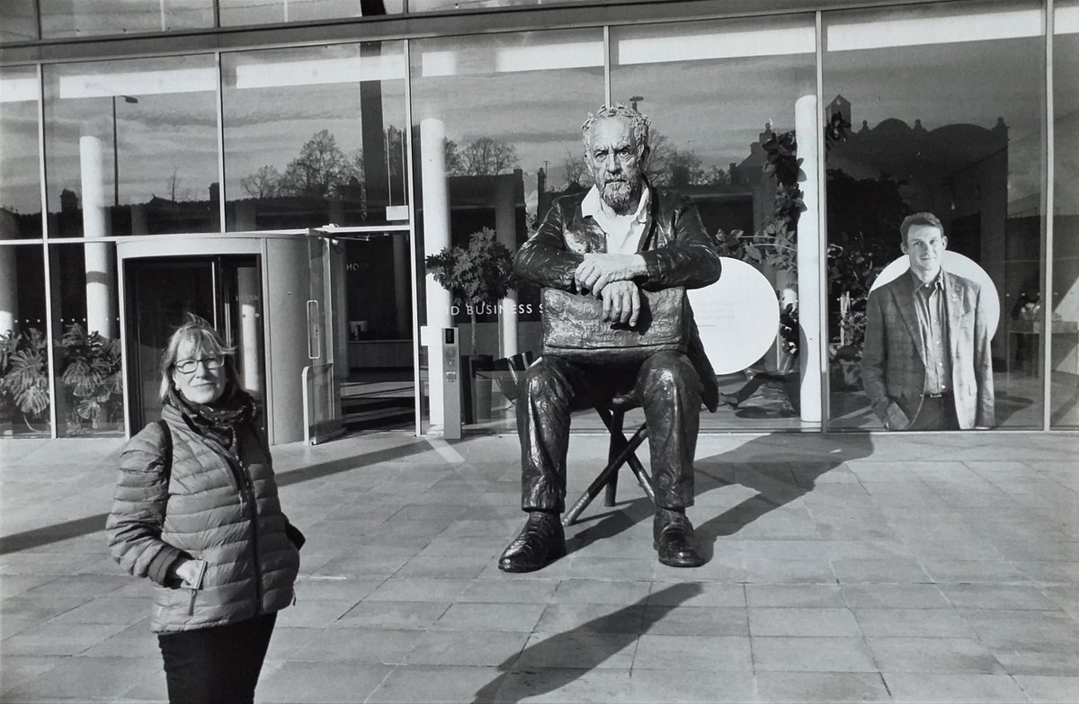 nicholas_sack's tweet photo. Figures in the city
Oxford, 2025
Silver gelatin print
#streetphotography #Oxford #woman #men #figures #SeanHenry #sculpture #seatedfigure #city #urban #urbanlandscape #sidewalk #pavement #windows #sunlight #shadows #reflection #blackandwhitephoto #monochrome #analogue #film #bnw https://t.co/C8iR9gJT9n