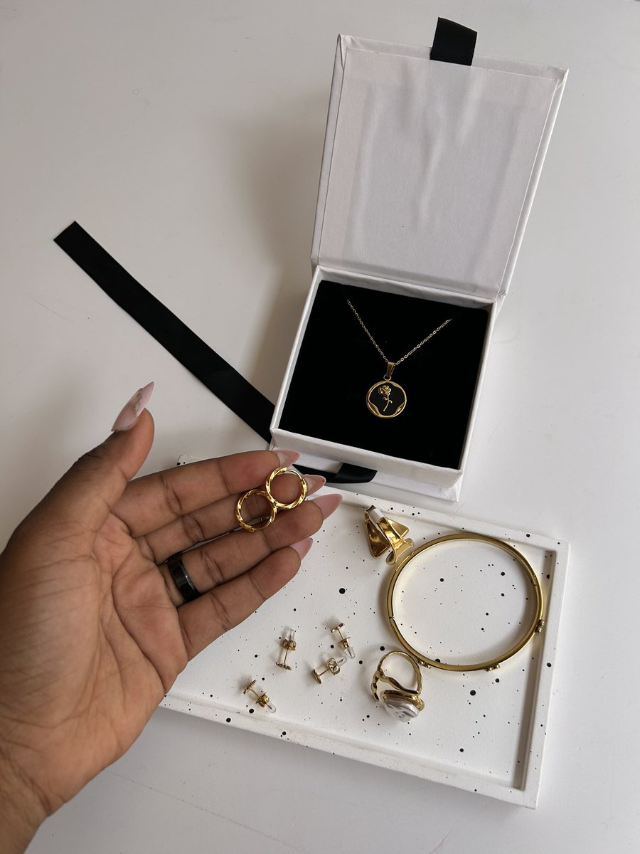 Temsjewelries's tweet photo. A girl’s favorite 😍💜 https://t.co/5nxqPcm1lN