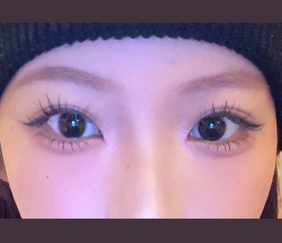 enonon122's tweet photo. 最近ミニュムのブラッシュライナーのグレージュで涙袋の影描いてるけどちゃんと夜まで残るのに自然にぷっくり見えて本当に神。黒目の下に5ミリくらい引いて後ろのブラシで目尻広めにぼかすのが本当に盛れる https://t.co/EqAmCqyITU