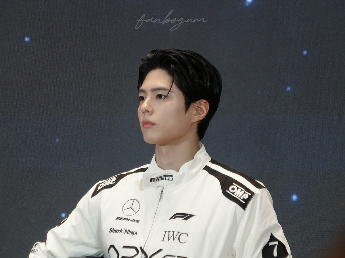 Fan__BoGum's tweet photo. 260214 박보검 광저우 팬사인회
PARK BO GUM 2026 SEASON’S GREETINGS FAN SIGNING EVENT IN GUANGZHOU

레이싱 슈트 너무 잘 어울려요🏁완전 멋있어!!!🥺@BOGUMMY 

#박보검 #parkbogum https://t.co/2t3J9PykSA