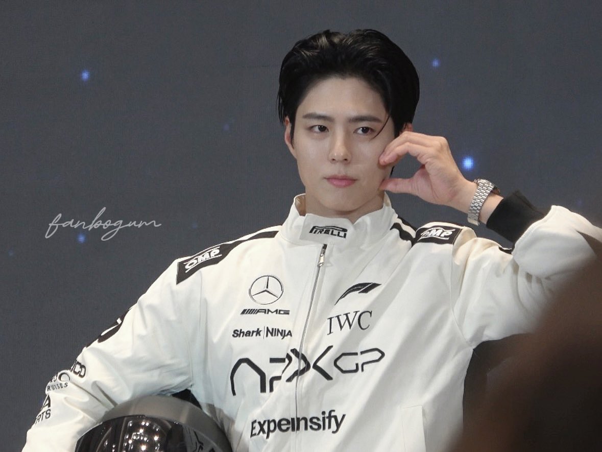 Fan__BoGum's tweet photo. 260214 박보검 광저우 팬사인회
PARK BO GUM 2026 SEASON’S GREETINGS FAN SIGNING EVENT IN GUANGZHOU

레이싱 슈트 너무 잘 어울려요🏁완전 멋있어!!!🥺@BOGUMMY 

#박보검 #parkbogum https://t.co/2t3J9PykSA