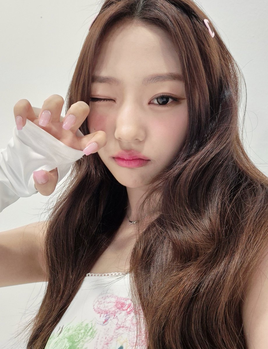 이때 스텔라는 뭐였을까.. 말도 안되는 셀카를 남기고 떠남